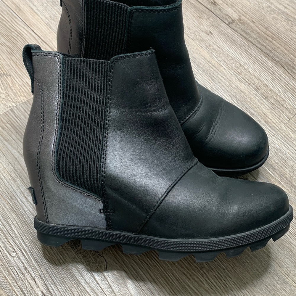 SOREL JOAN OF ARCTIC WEDGE II CHELSEA BOOT BLACK & SILVER METALLIC SIZE 8
